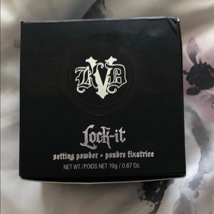 Kat Von D lock it setting powder